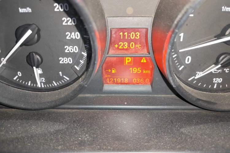 Used BMW Z4 2009 sDrive23i Leading Model Odometer Close Up