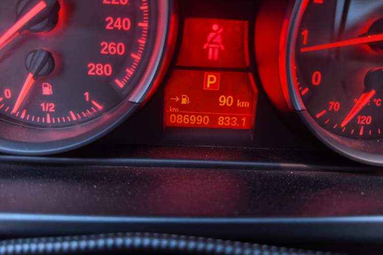 Used BMW Z4 2009 sDrive23i Leading Model Odometer Close Up
