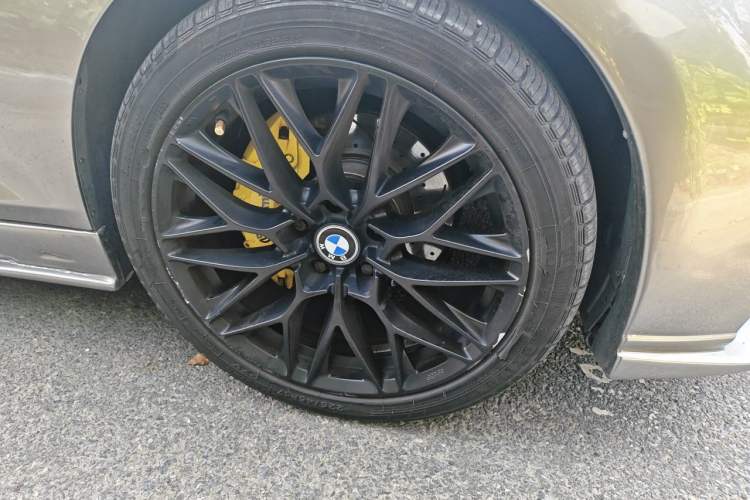 Used BMW Z4 2009 sDrive23i Leading Model Right Front Wheel Hub