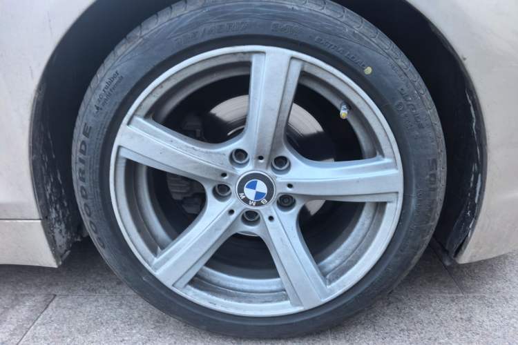 Used BMW Z4 2009 sDrive23i Leading Model Right Front Wheel Hub