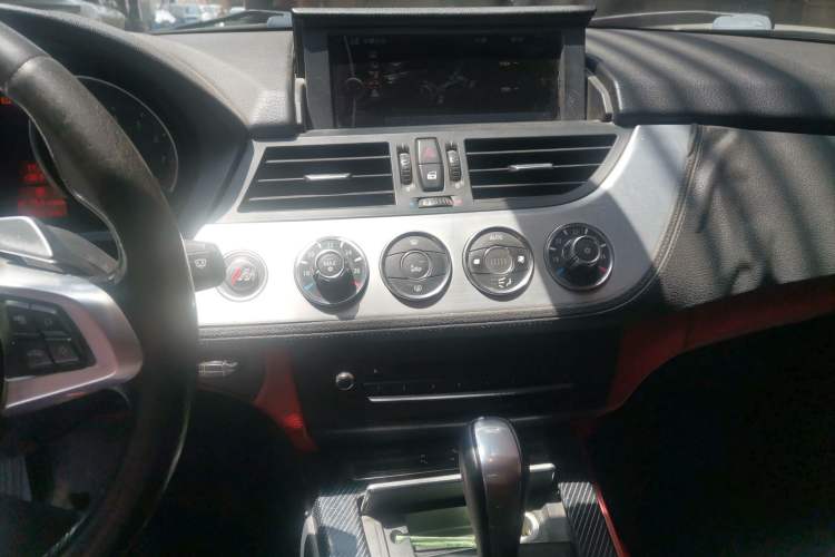 Used BMW Z4 2009 sDrive23i Leading Model Audio And AC Panel