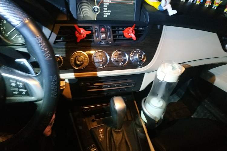 Used BMW Z4 2009 sDrive30i Sport Edition Audio And AC Panel