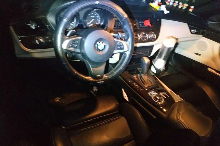 Used BMW Z4 2009 sDrive30i Sport Edition Center Console