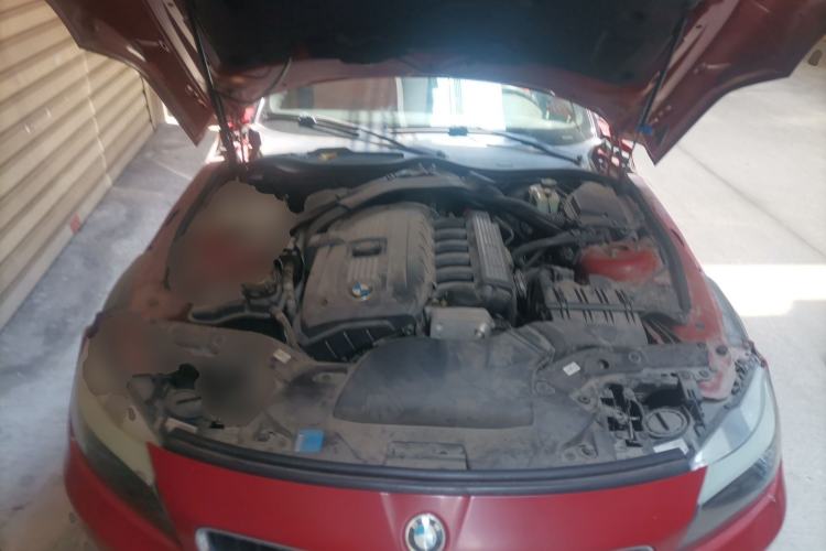 Used BMW Z4 2009 sDrive23i Leading Model Engine Bay