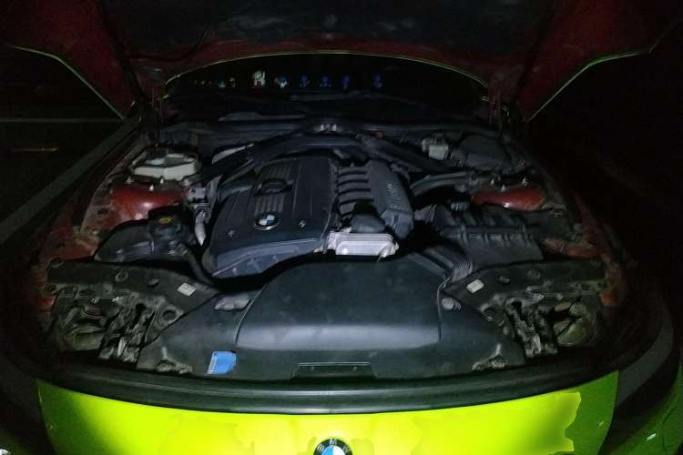 Used BMW Z4 2009 sDrive30i Sport Edition Engine Bay