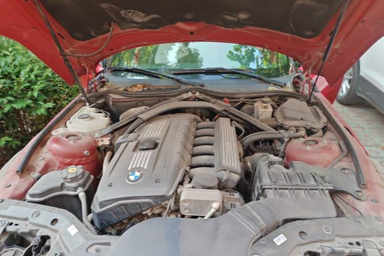 Used BMW Z4 2009 sDrive23i Leading Model Engine Bay