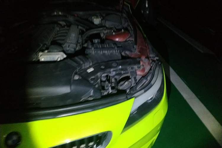 Used BMW Z4 2009 sDrive30i Sport Edition Engine Bay Left