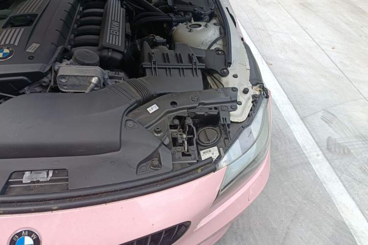 Used BMW Z4 2009 sDrive23i Leading Model Engine Bay Left