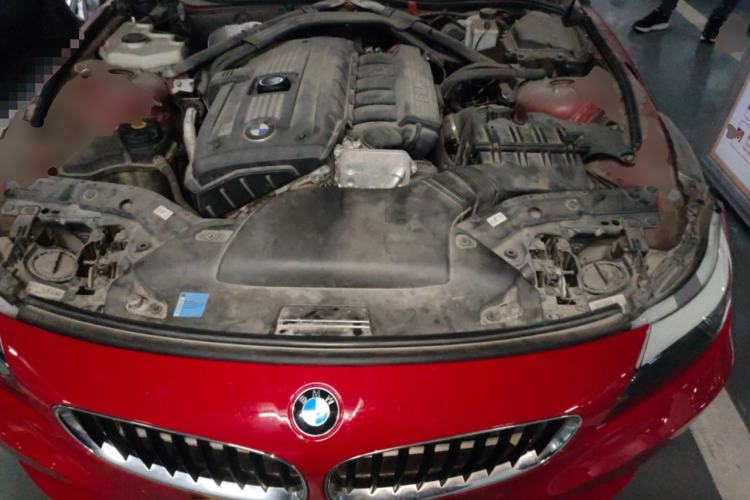 Used BMW Z4 2009 sDrive23i Leading Model Engine Bay