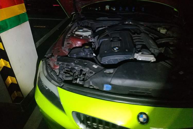 Used BMW Z4 2009 sDrive30i Sport Edition Engine Bay Right