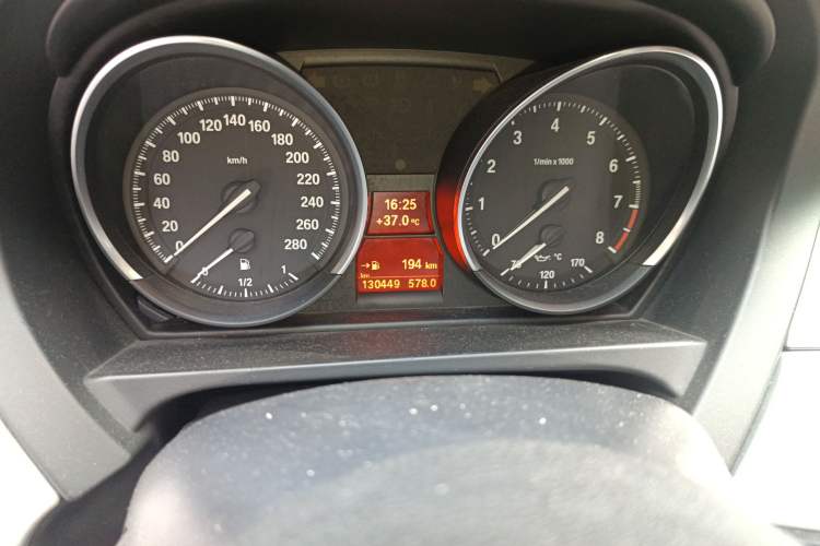 Used BMW Z4 2009 sDrive23i Leading Model Odometer Close Up