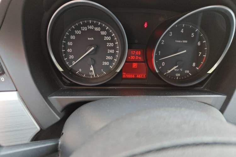 Used BMW Z4 2009 sDrive23i Leading Model Odometer Close Up