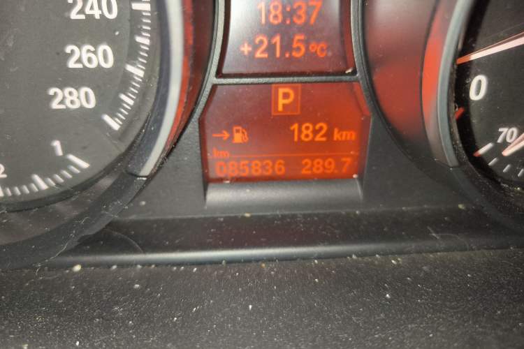 Used BMW Z4 2009 sDrive23i Leading Model Odometer Close Up