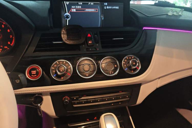 Used BMW Z4 2009 sDrive23i Leading Model Audio And AC Panel