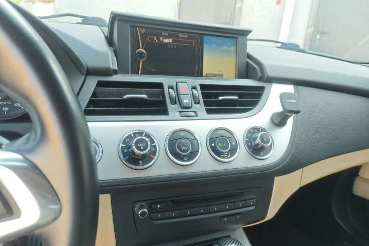 Used BMW Z4 2009 sDrive23i Leading Model Audio And AC Panel