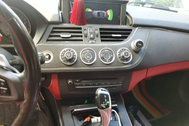 Used BMW Z4 2009 sDrive23i Leading Model Audio And AC Panel