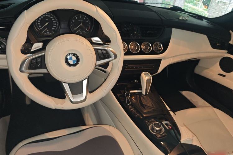 Used BMW Z4 2009 sDrive23i Leading Model Center Console