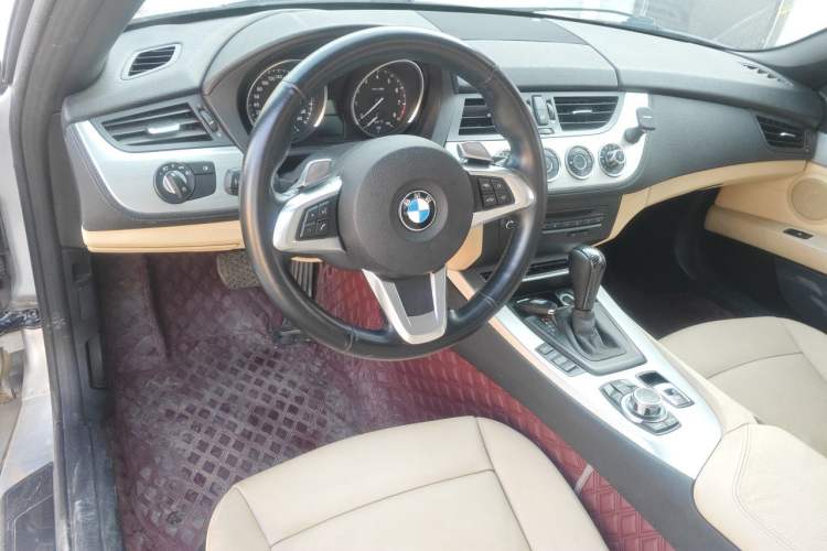 Used BMW Z4 2009 sDrive23i Leading Model Center Console