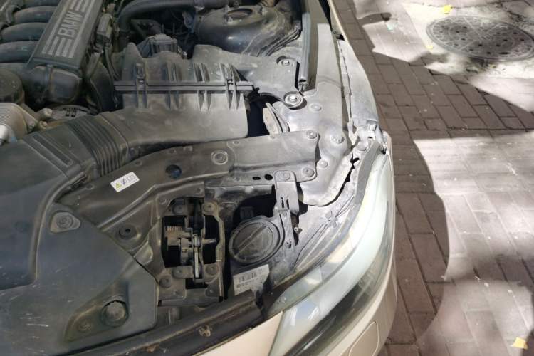 Used BMW Z4 2009 sDrive23i Leading Model Engine Bay Left