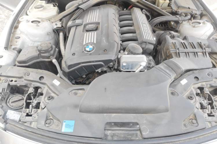 Used BMW Z4 2009 sDrive23i Leading Model Engine Bay