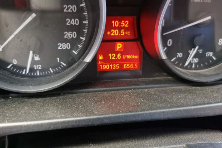 Used BMW Z4 2009 sDrive23i Leading Model Odometer Close Up
