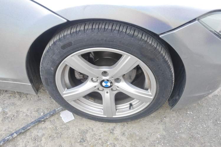 Used BMW Z4 2009 sDrive23i Leading Model Right Front Wheel Hub