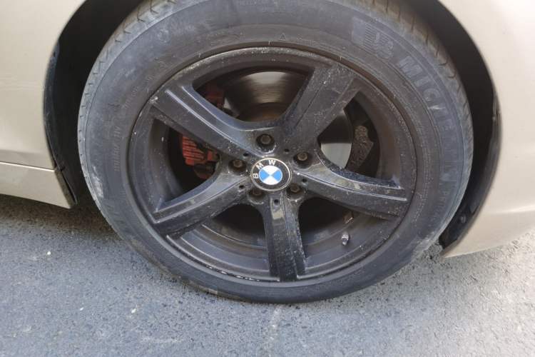 Used BMW Z4 2009 sDrive23i Leading Model Right Front Wheel Hub