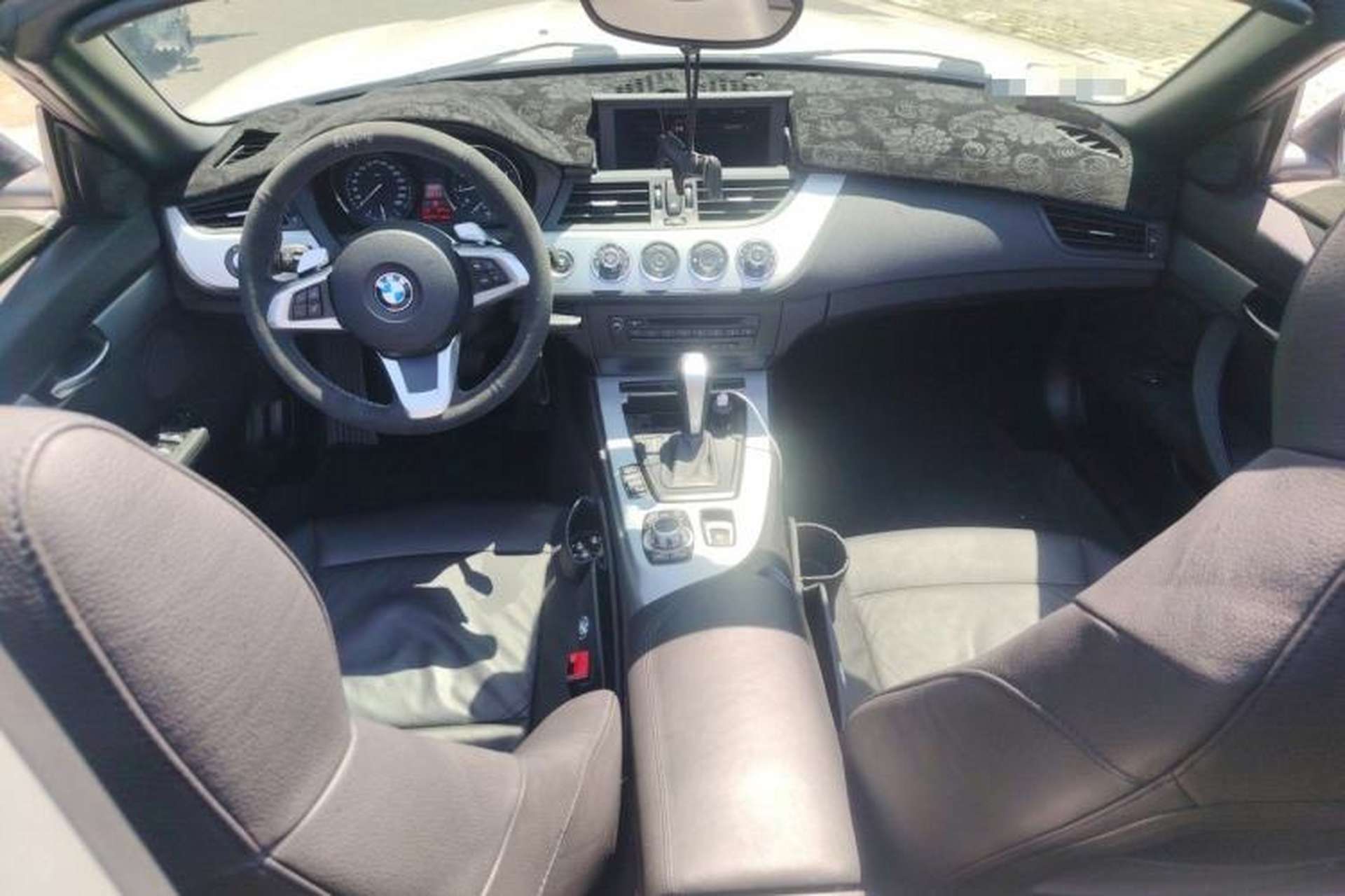 Used BMW Z4 2009 sDrive23i Leading Model Center Console