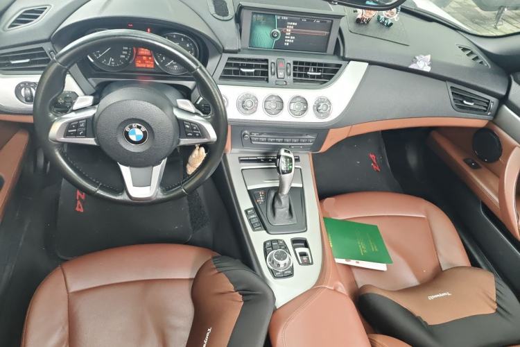 Used BMW Z4 2009 sDrive23i Leading Model Center Console