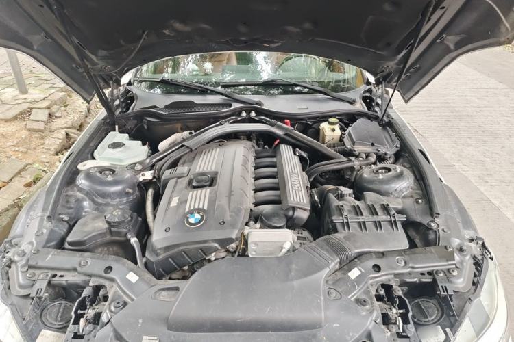 Used BMW Z4 2009 sDrive23i Leading Model Engine Bay