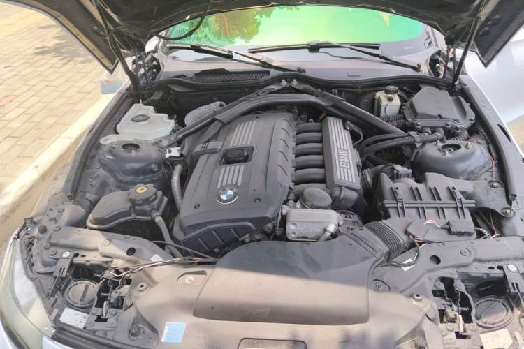 Used BMW Z4 2009 sDrive23i Leading Model Engine Bay