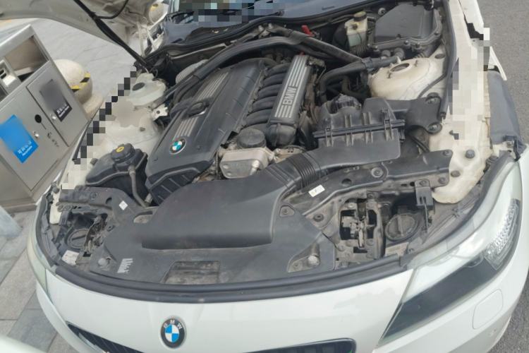 Used BMW Z4 2009 sDrive23i Leading Model Engine Bay
