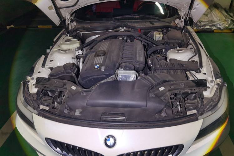 Used BMW Z4 2009 sDrive23i Leading Model Engine Bay