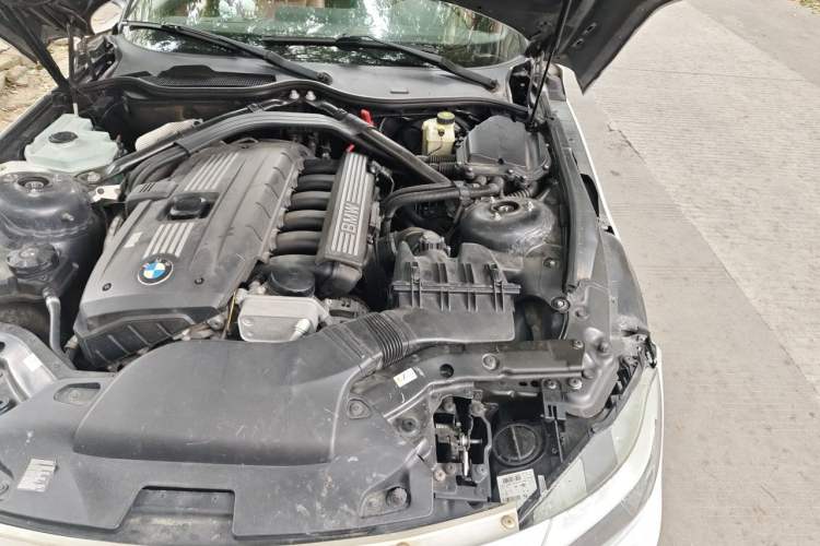 Used BMW Z4 2009 sDrive23i Leading Model Engine Bay Left