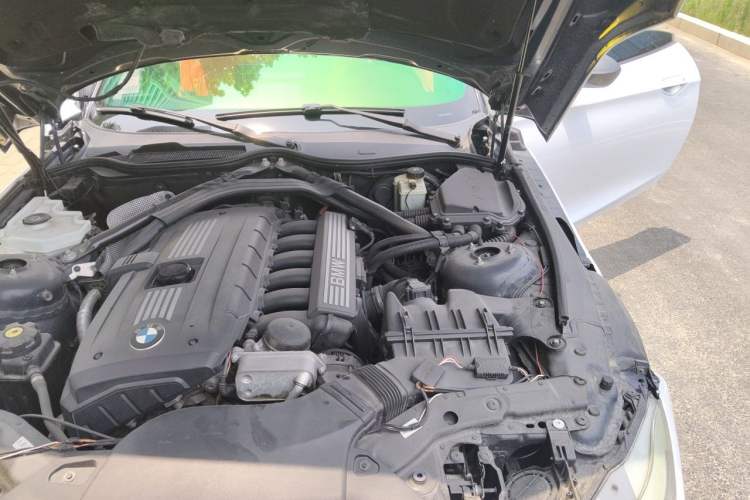 Used BMW Z4 2009 sDrive23i Leading Model Engine Bay Left