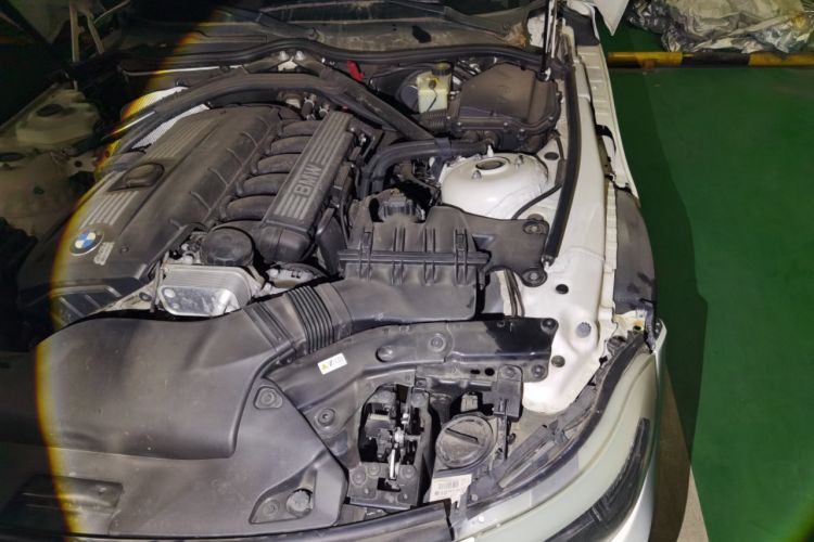 Used BMW Z4 2009 sDrive23i Leading Model Engine Bay Left