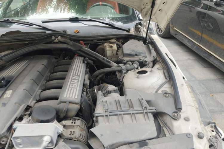Used BMW Z4 2009 sDrive23i Leading Model Engine Bay Left