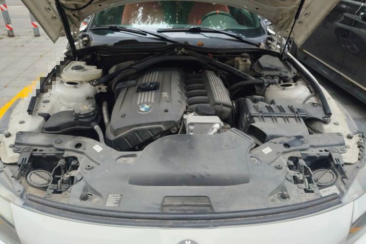 Used BMW Z4 2009 sDrive23i Leading Model Engine Bay
