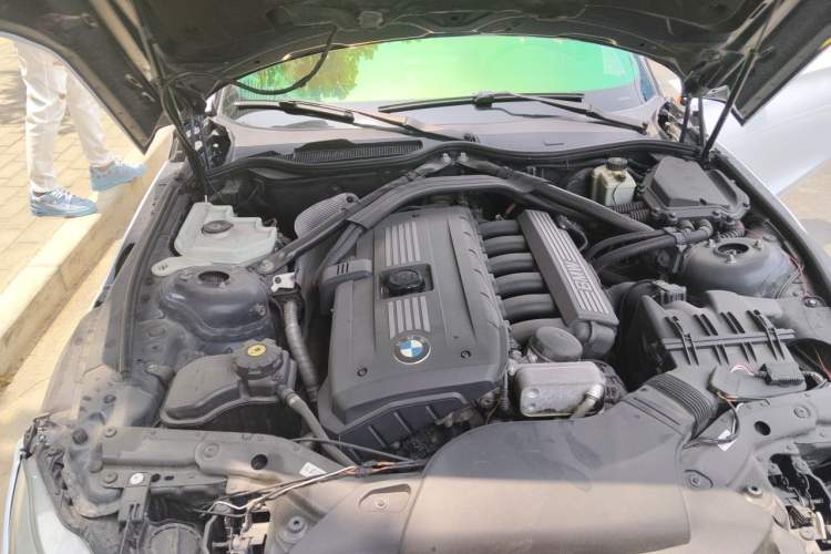 Used BMW Z4 2009 sDrive23i Leading Model Engine Bay Right