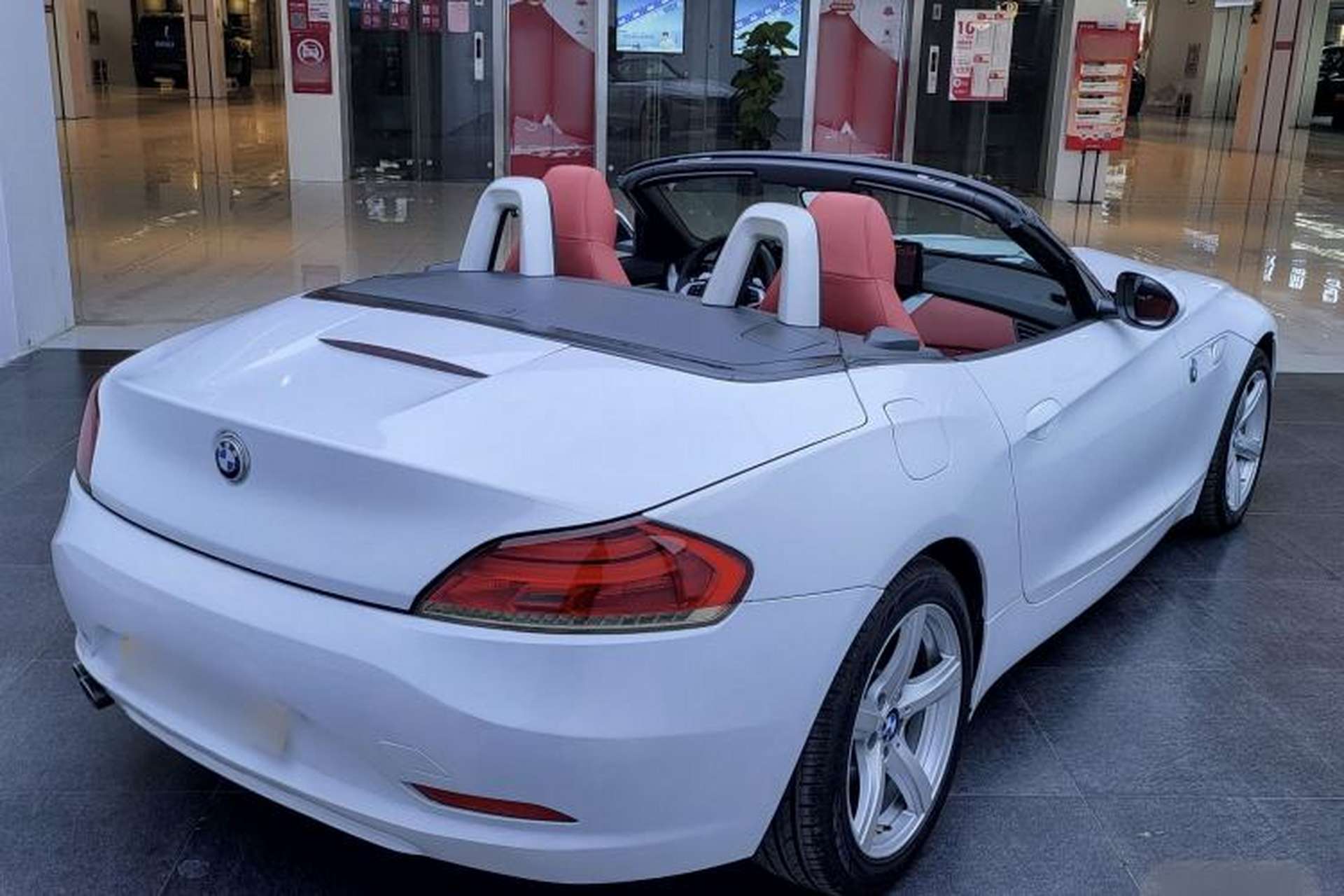Used BMW Z4 2009 sDrive23i Leading Model Exterior 4