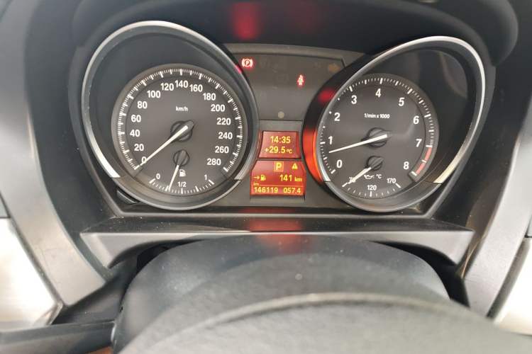 Used BMW Z4 2009 sDrive23i Leading Model Odometer Close Up