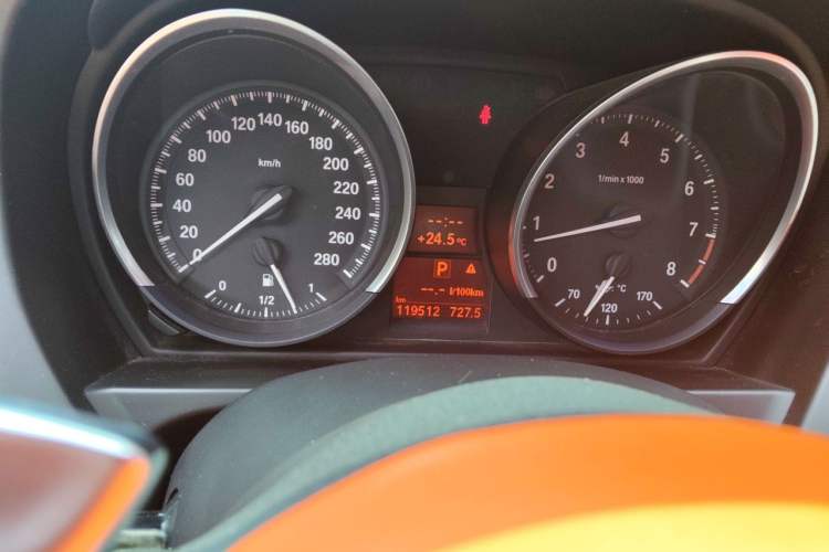 Used BMW Z4 2009 sDrive23i Leading Model Odometer Close Up