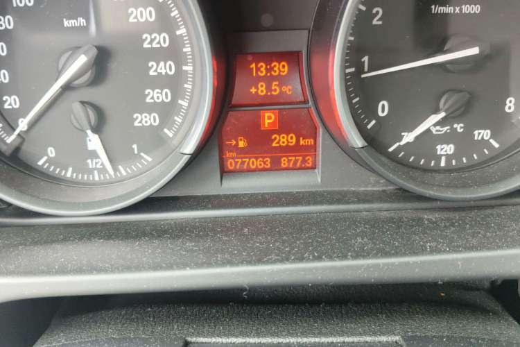 Used BMW Z4 2009 sDrive23i Leading Model Odometer Close Up