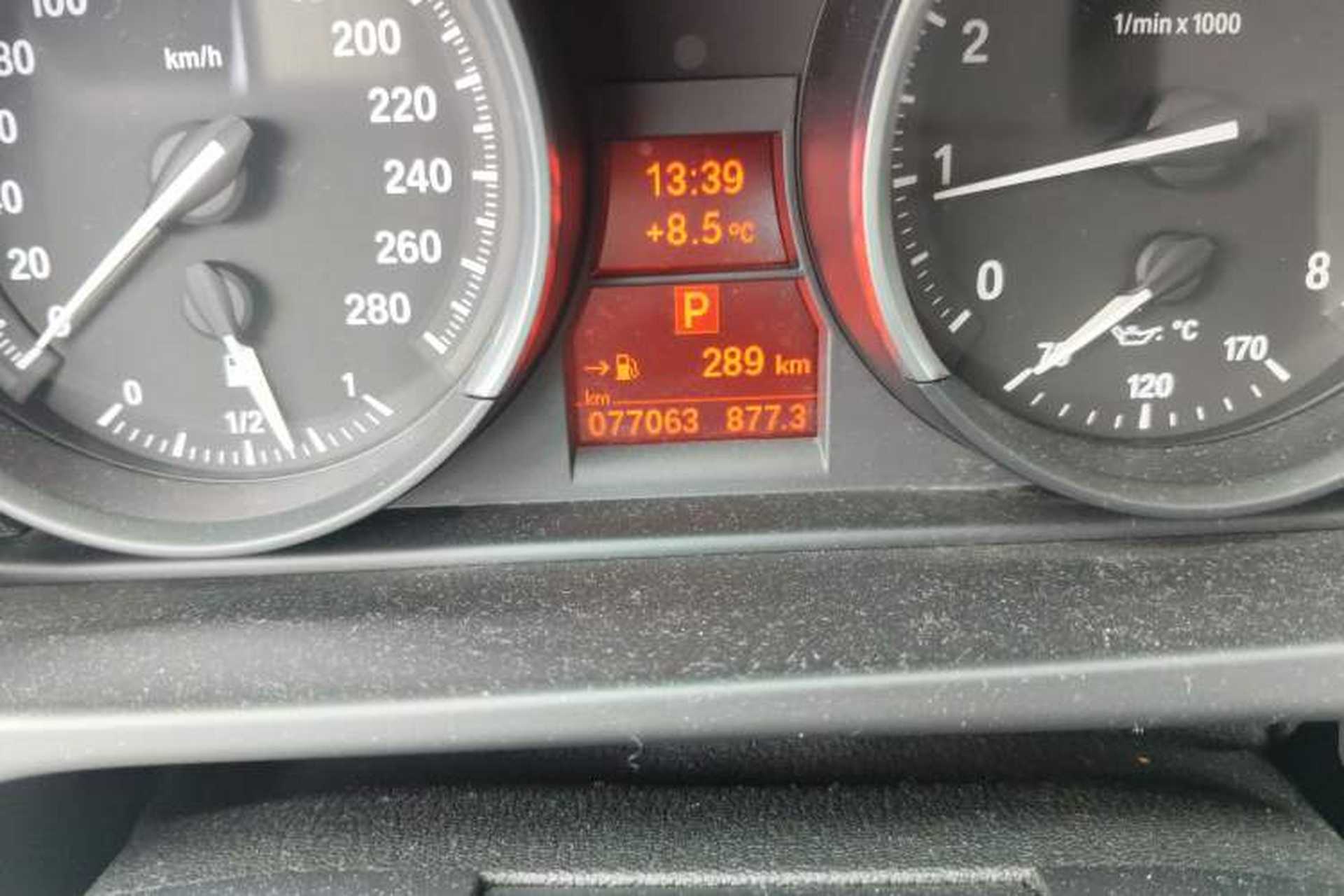 Used BMW Z4 2009 sDrive23i Leading Model Odometer Close Up
