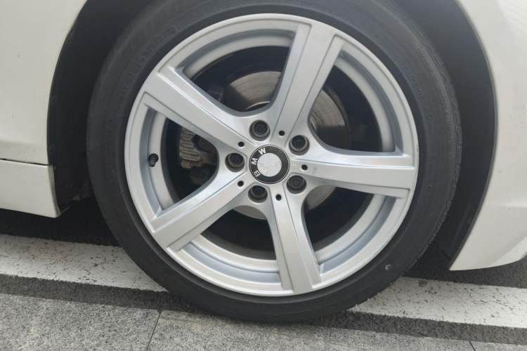 Used BMW Z4 2009 sDrive23i Leading Model Right Front Wheel Hub