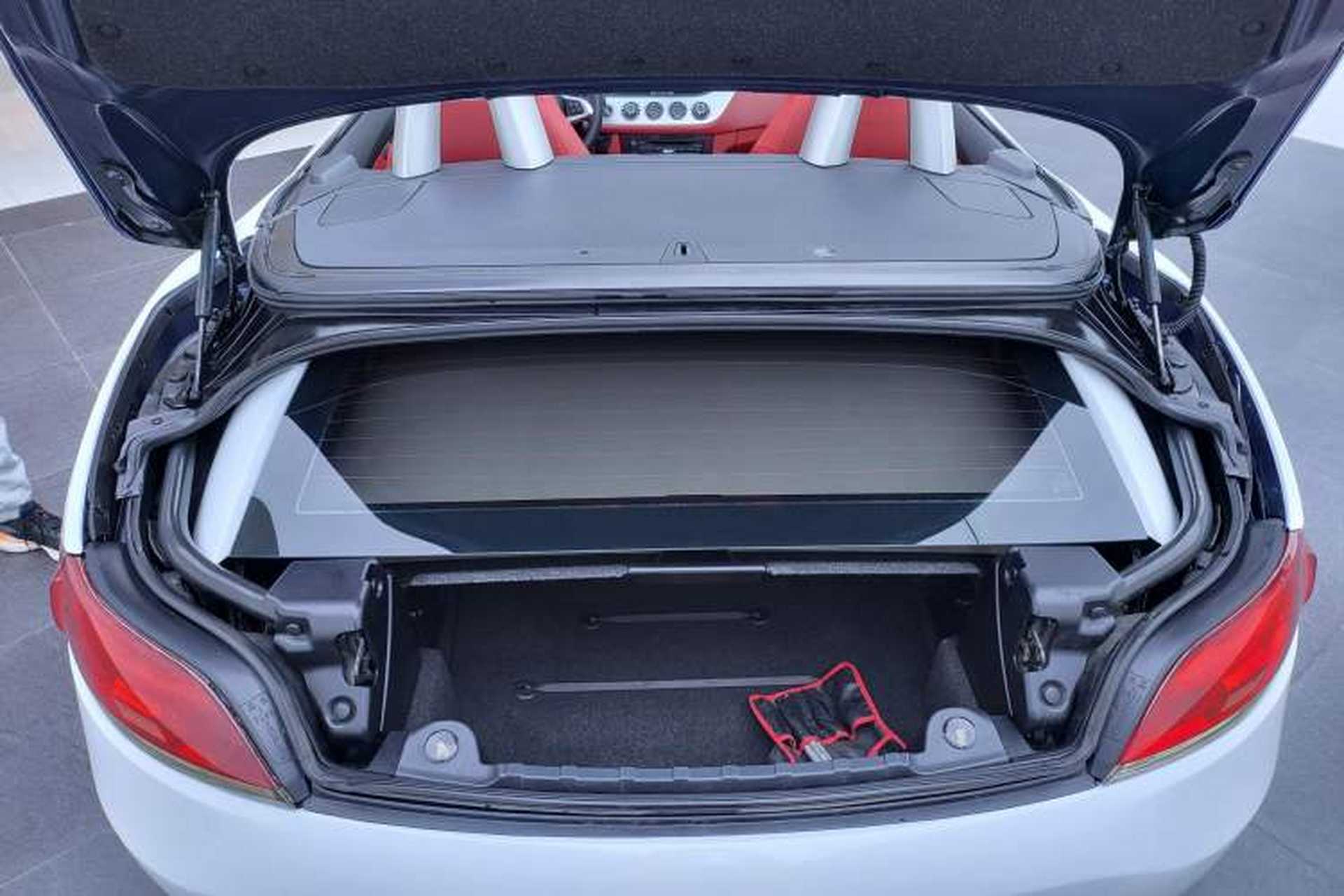 Used BMW Z4 2009 sDrive23i Leading Model Trunk