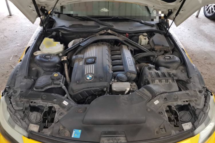 Used BMW Z4 2009 sDrive23i Leading Model Engine Bay