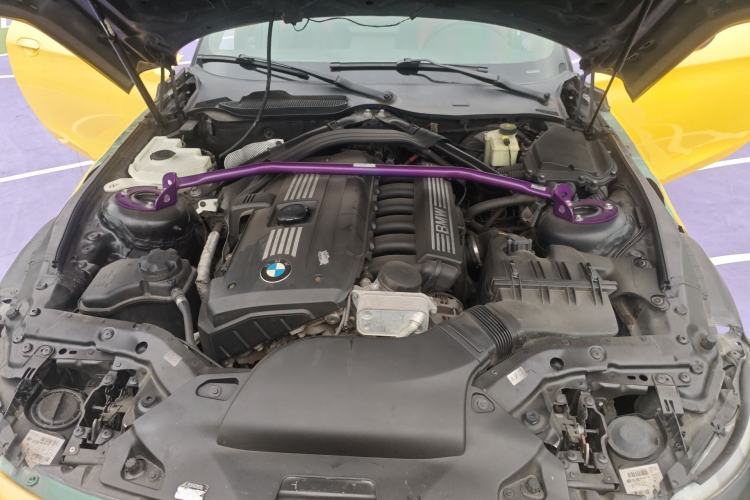 Used BMW Z4 2009 sDrive23i Leading Model Engine Bay