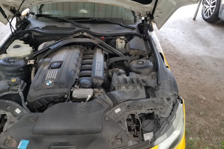 Used BMW Z4 2009 sDrive23i Leading Model Engine Bay Left