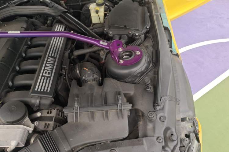 Used BMW Z4 2009 sDrive23i Leading Model Engine Bay Left